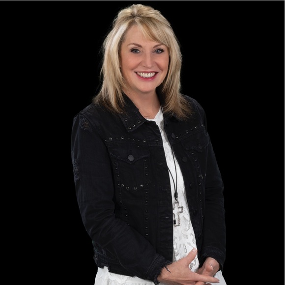 Meet your Posher, Jacque - Picture 1 of 1